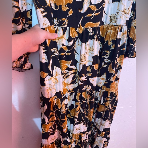 Maxi dress size medium - Picture 3 of 5